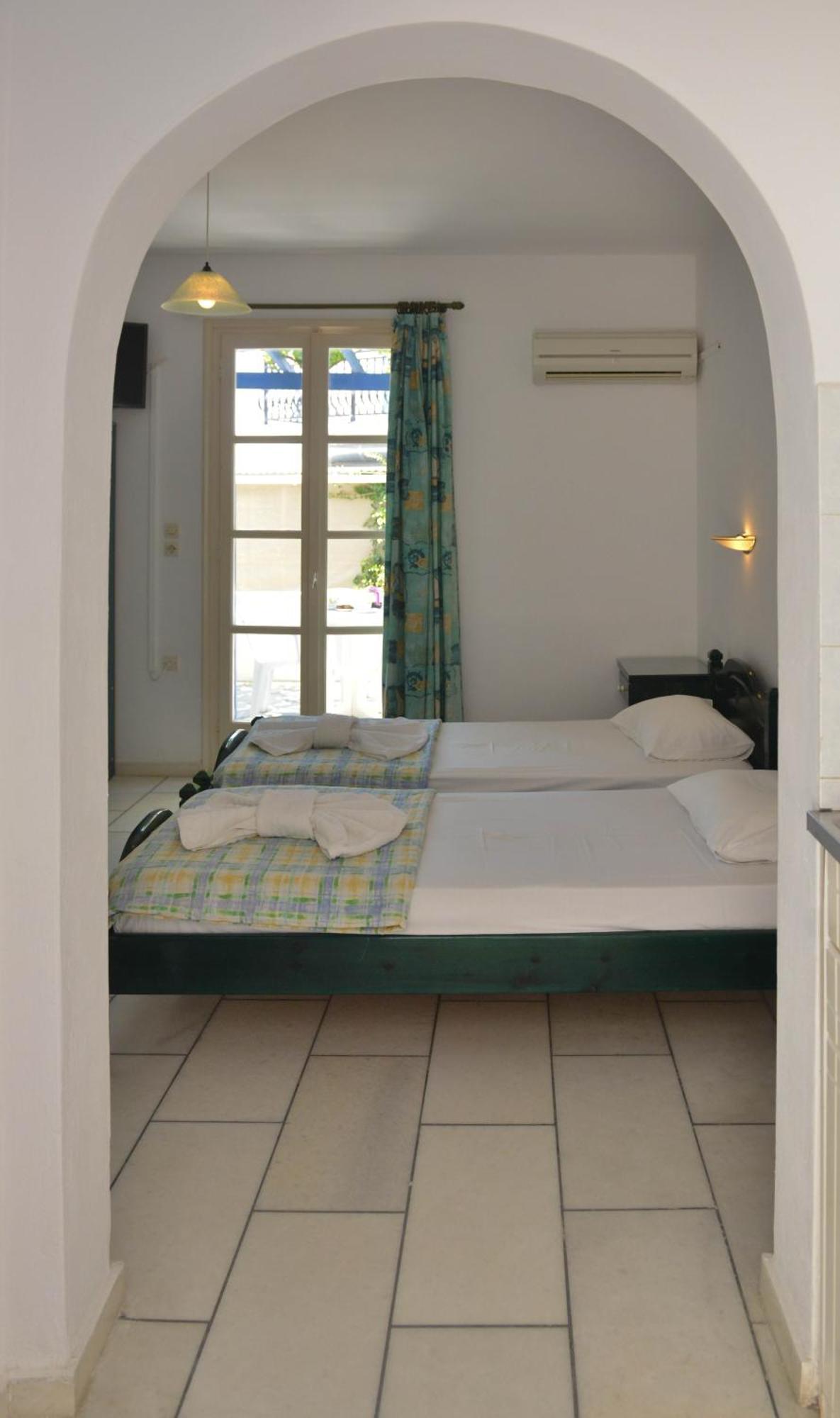 Plaza Studios Agia Anna  Exteriör bild