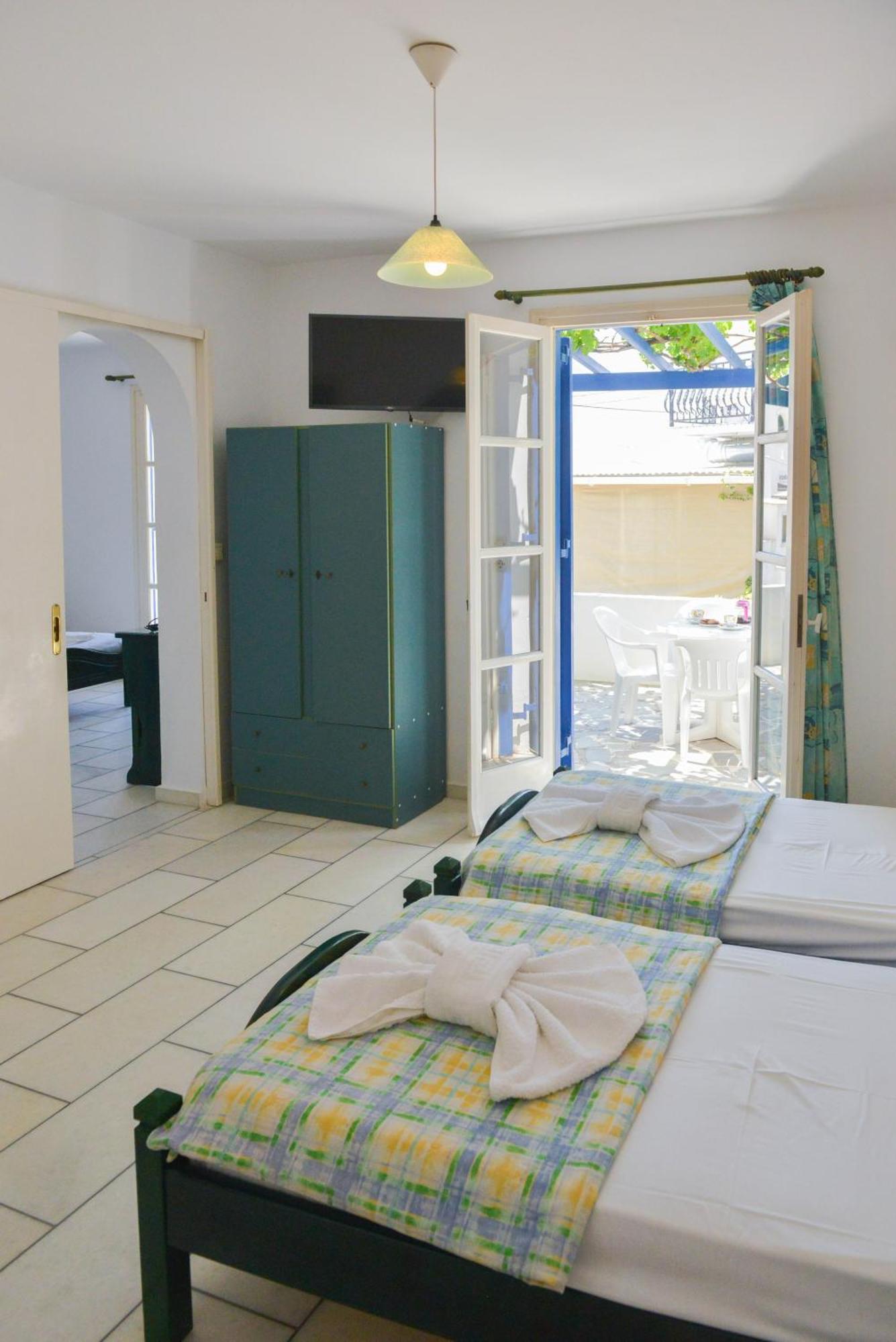 Plaza Studios Agia Anna  Exteriör bild